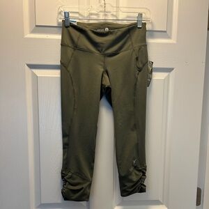 Old Navy Go-Dry Compression Capri Leggings  - Size SP